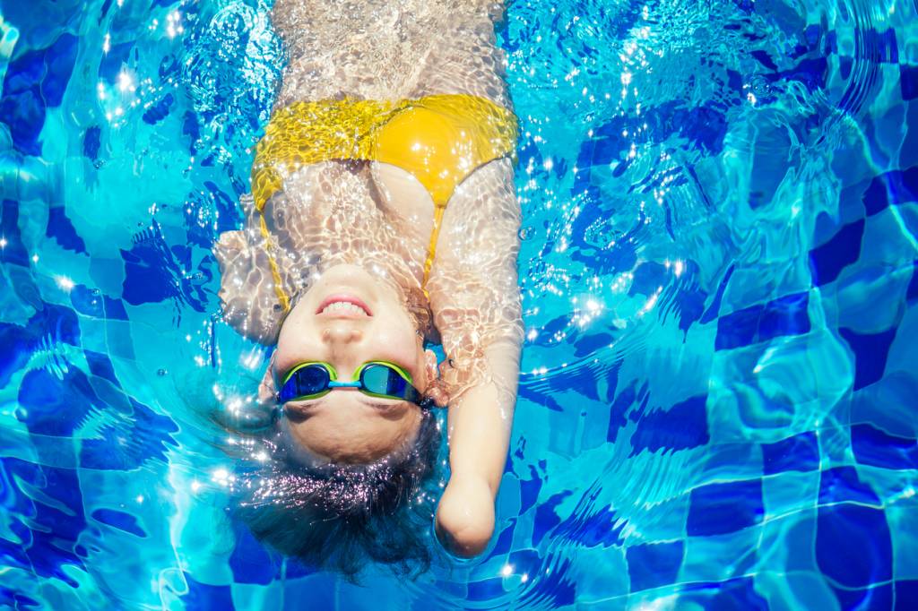 enfant handicapé piscine PMR