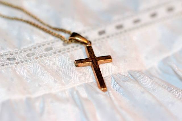 La croix bijou religieux 